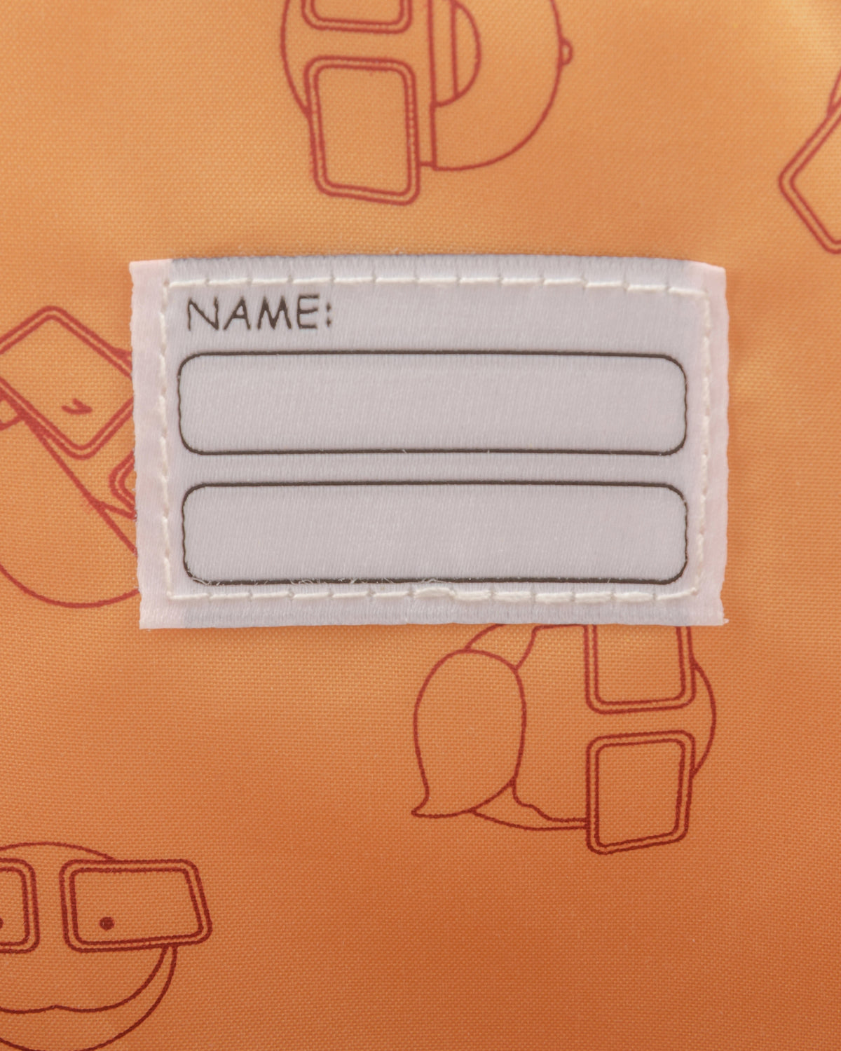 Namensschild auf orangenem Kinderrucksack Linus mit Brillen-Emoji-Muster