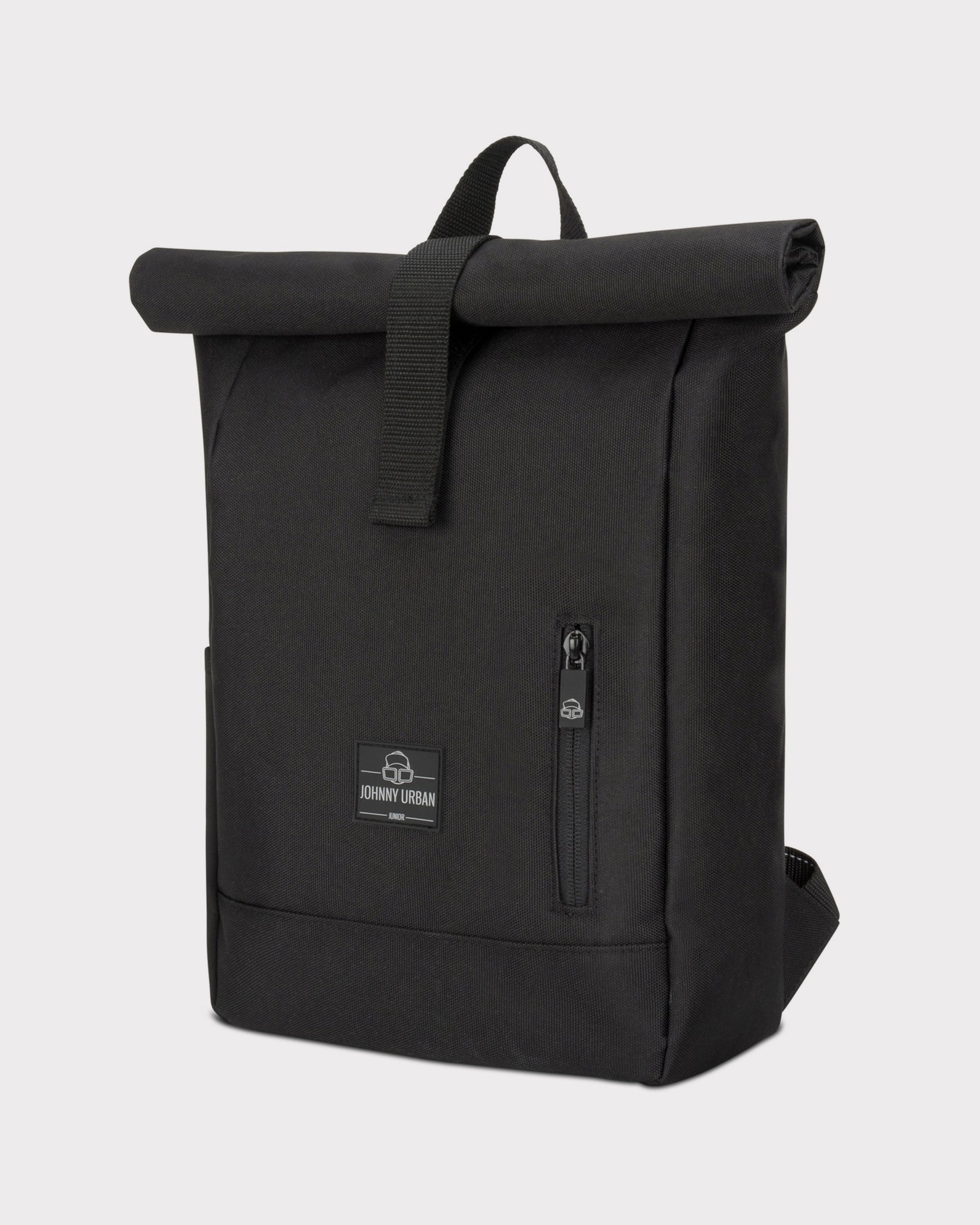 Schwarzer Rolltop-Kinderrucksack 'Aaron' von Johnny Urban mit seitlichem Reißverschluss und bunten Buntstiften