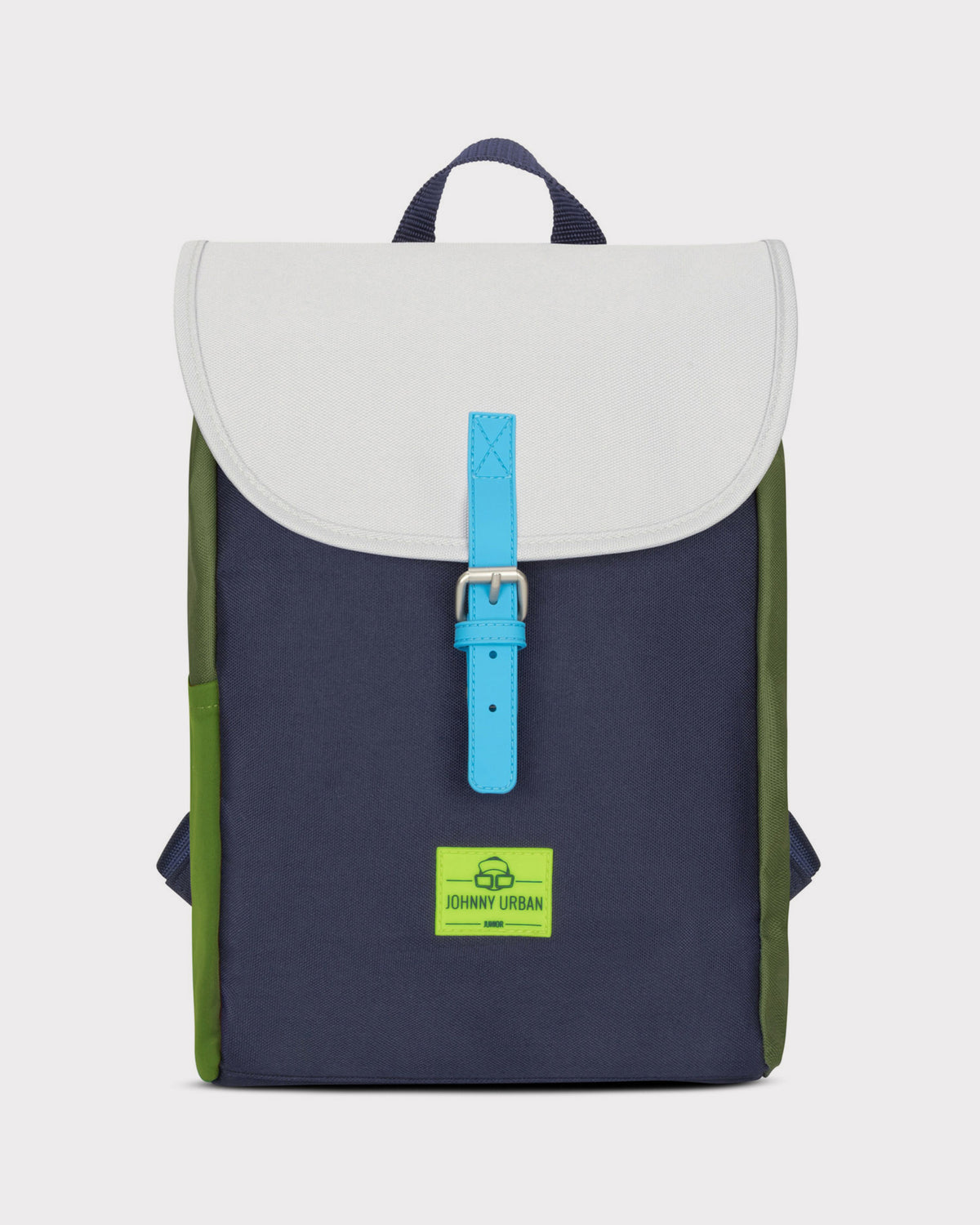 Kinderrucksack 'Liam' von Johnny Urban mit dunkelblauem Hauptfach, weißem Deckel, blauem Verschlussriemen und grünen Seitenteilen