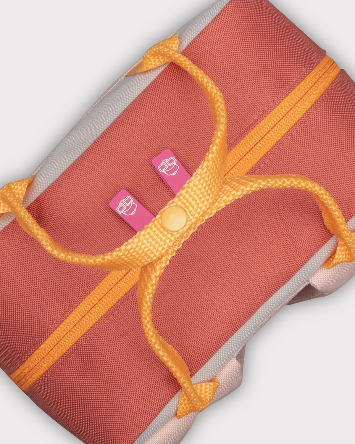 Kinderrucksack 'Linus' in Rosa mit gelben Trägern und Reißverschluss