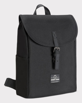 Schwarzer Damenrucksack 'Romy' von Johnny Urban mit Klappenverschluss und verstellbarem Schultergurt