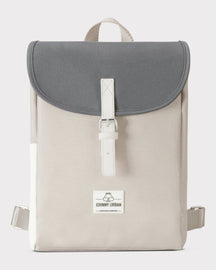 Damen-Rucksack 'Romy' von Johnny Urban in Beige mit grauem Deckel und weißem Riemenverschluss