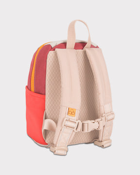 Kinderrucksack 'Leo' mit gepolsterten, hellbeigen Trägern und rot-orangefarbenem Rückenteil