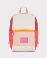 Kinderrucksack ‚Leo‘ von Johnny Urban in Rosa mit roten Seitentaschen und orangem Reißverschluss