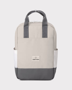 Rucksack 'Jona Small' in sandgrau mit dunkelgrauem Boden und Tragegriffen