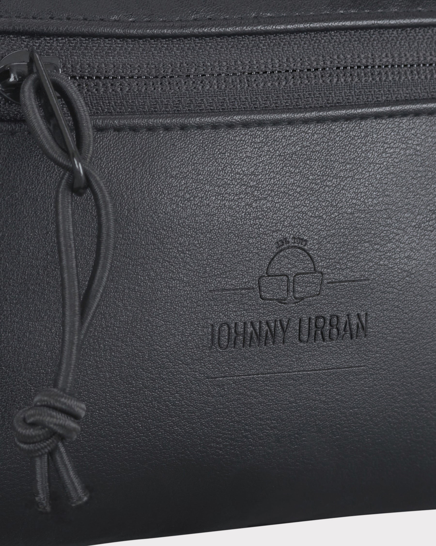 Schwarze Kunstleder-Bauchtasche 'Toni' mit Johnny Urban Logo und Reißverschluss mit Stoffzugband