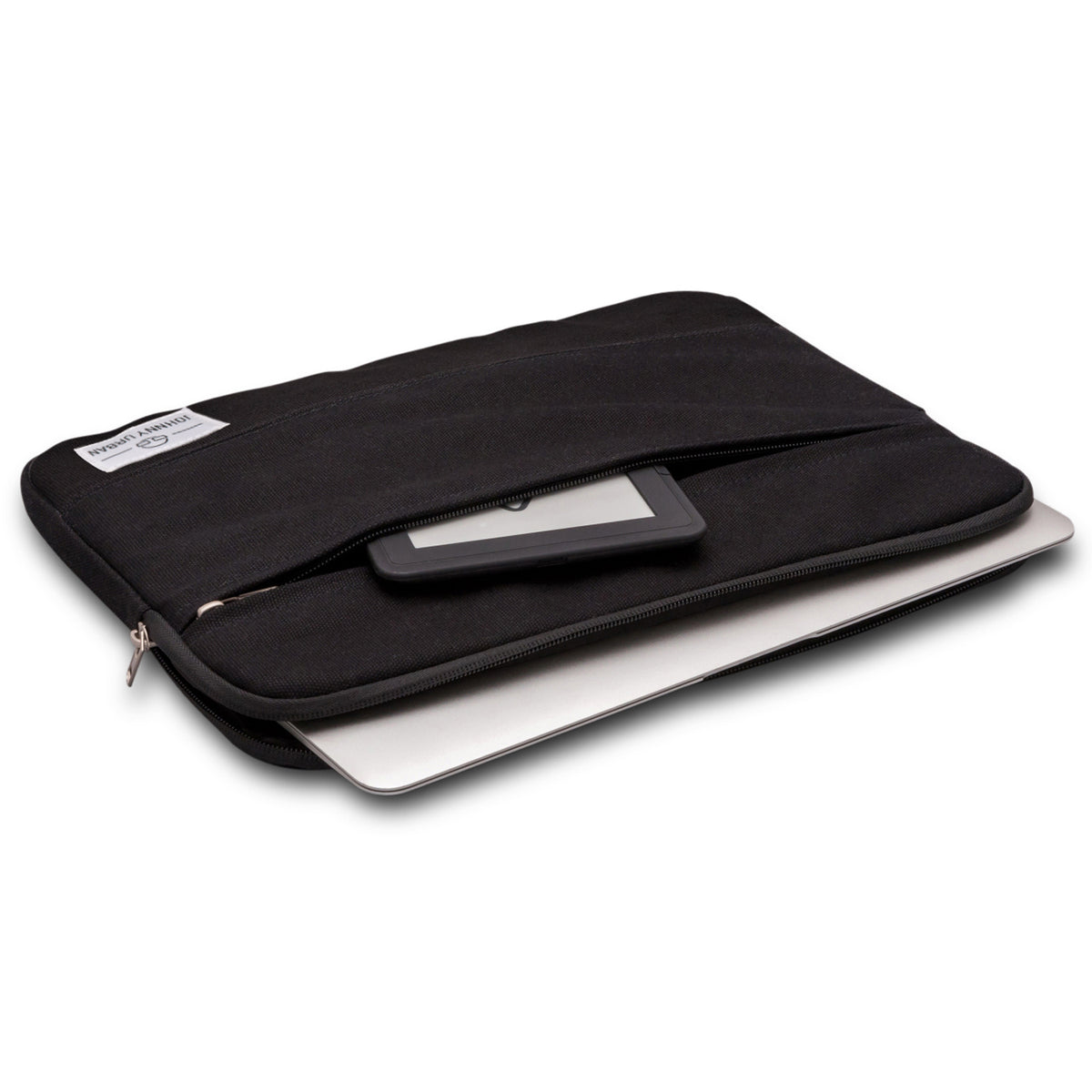 Schwarze Johnny Urban Laptop Hülle aus Stoff für 12-15 Zoll Geräte mit geöffneter Reißverschlusstasche, Laptop und E-Reader stecken darin