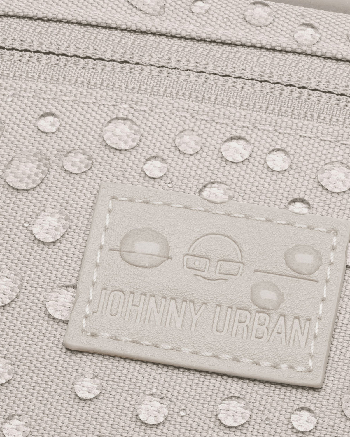 Beige Bauchtasche „Ben“ von Johnny Urban mit Wassertröpfchen auf robustem Material