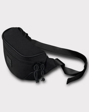 Schwarze nachhaltige Bauchtasche 'Ben' mit Reißverschluss und verstellbarem Gurt