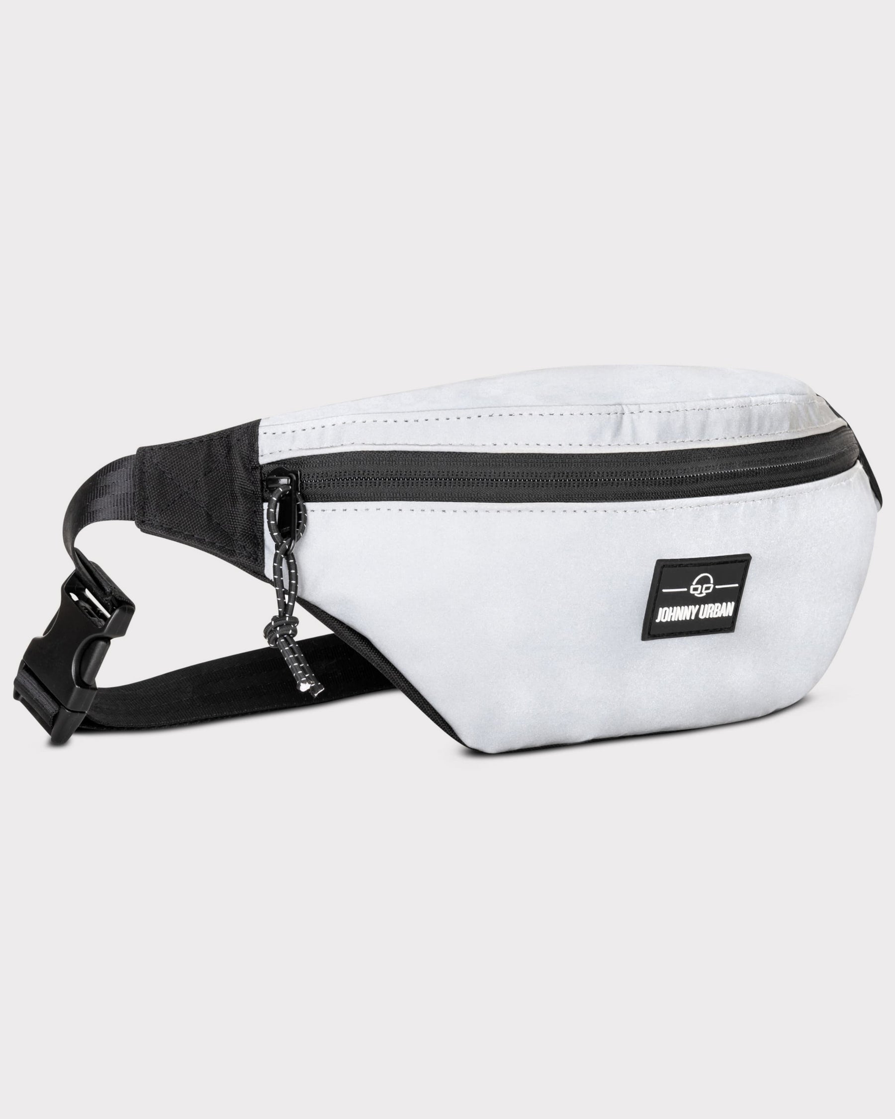 Reflektierende Bauchtasche 'Erik Small' von Johnny Urban mit schwarzem Reißverschluss und Logo
