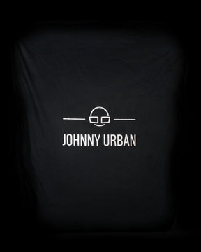 Reflektierende schwarze Regenschutzhülle Bo L von Johnny Urban mit Logo in Weiß