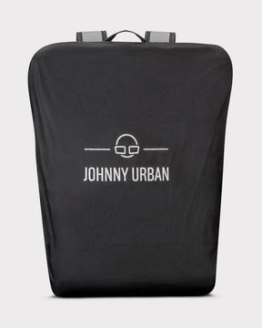 Schwarze Regenschutzhülle 'Bo L' von Johnny Urban über einem Rucksack