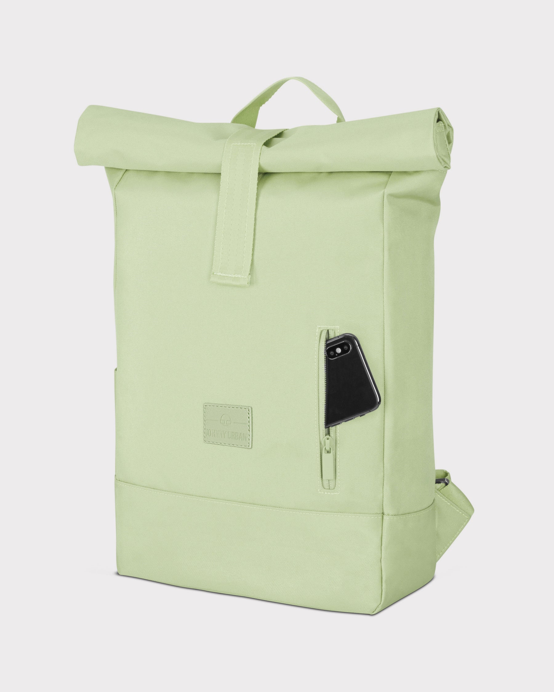 Johnny Urban Rolltop Rucksack ‚Robin Medium‘ in hellem Limettengrün mit seitlicher Reißverschlusstasche und Smartphone