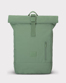 Grüner Rolltop Rucksack 'Robin Medium' von Johnny Urban mit Frontreißverschluss und Logo