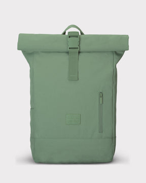 Grüner Rolltop Rucksack 'Robin Medium' von Johnny Urban mit Frontreißverschluss und Logo