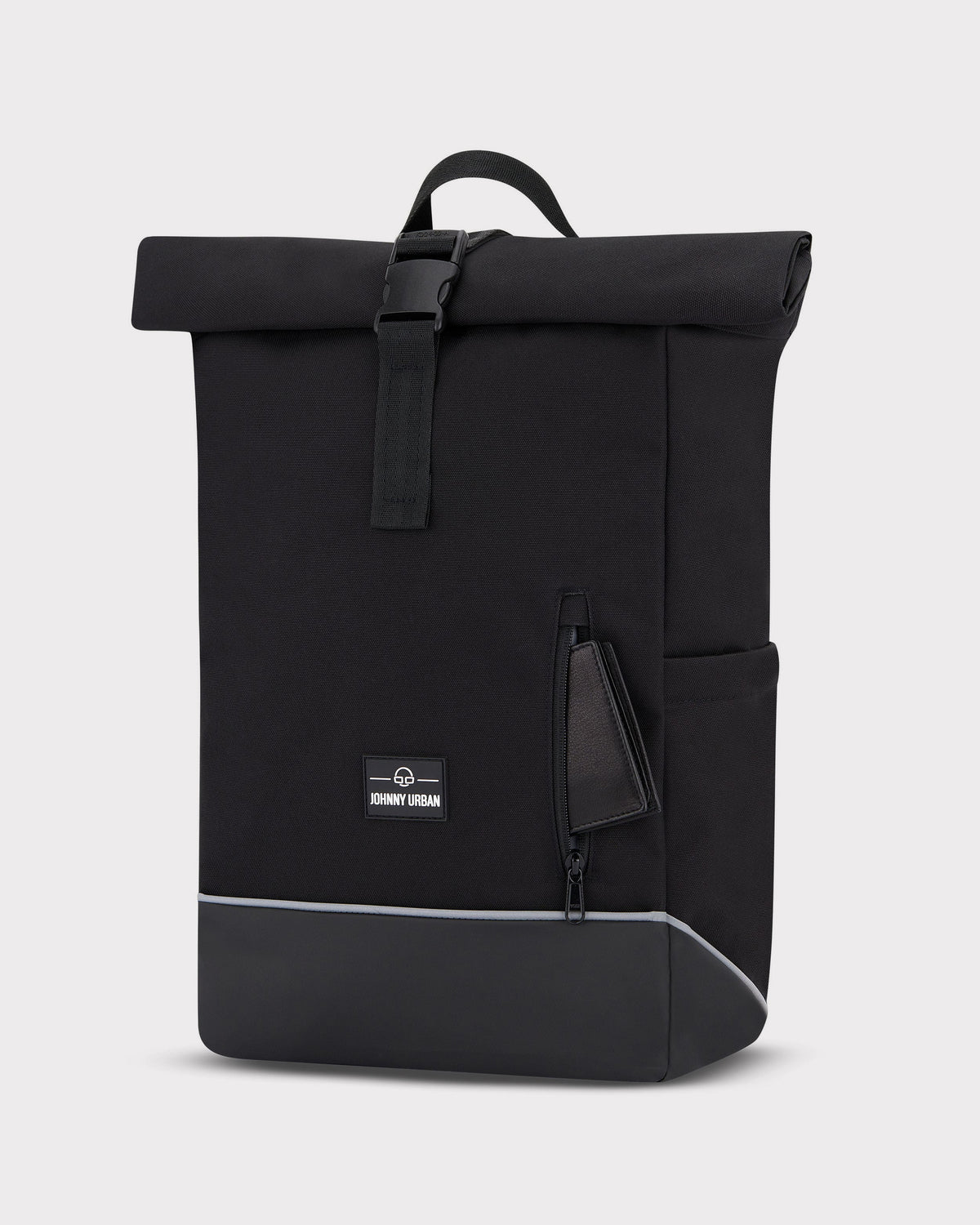 Schwarzer Rolltop Fahrradrucksack 'Robin Medium' von Johnny Urban mit reflektierendem Streifen