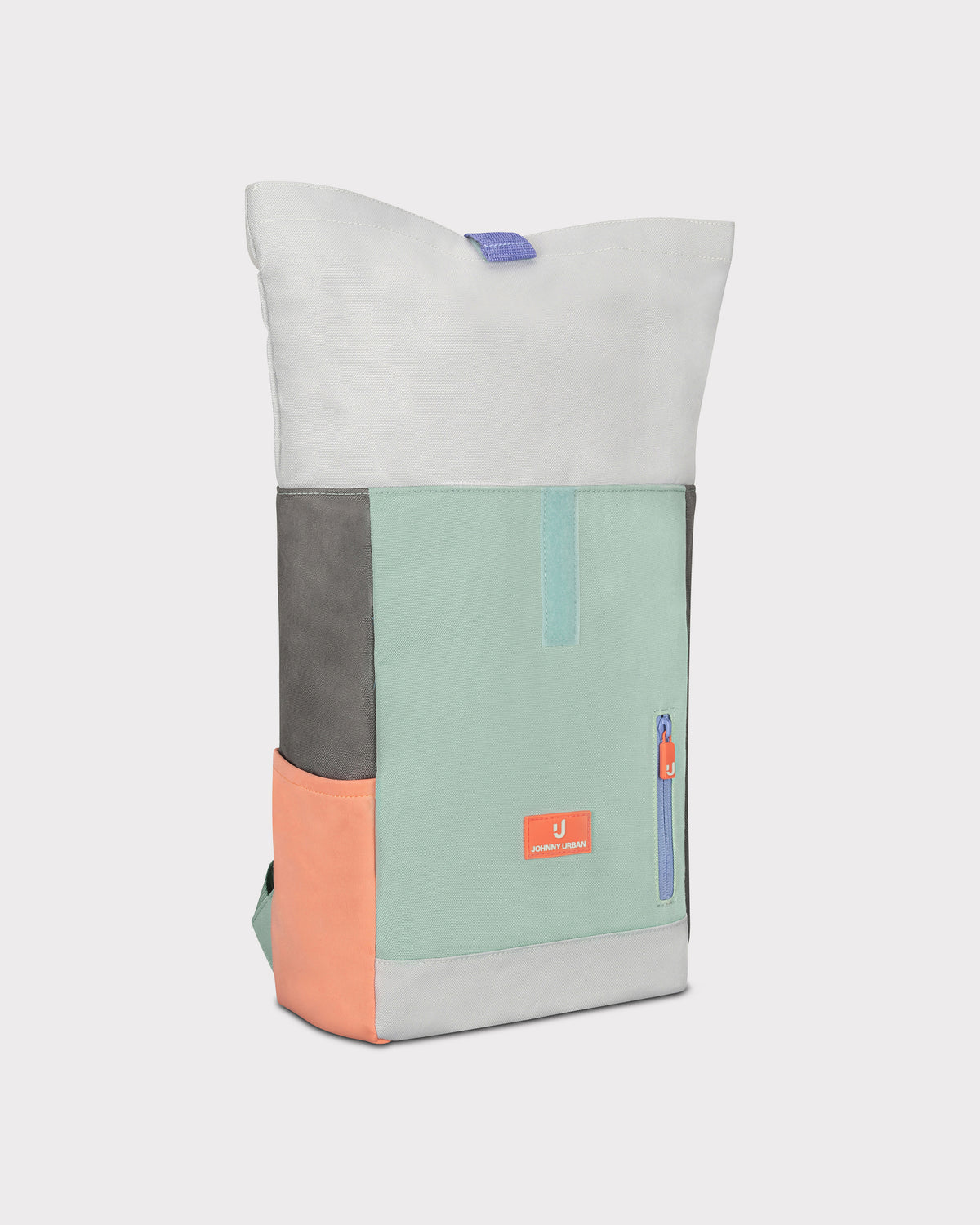 Johnny Urban Rolltop Kinderrucksack 'Aaron' in Mintgrün, Hellgrau, Dunkelgrau und Orange mit einem rechteckigen Logo und kleinem Reißverschlussfach