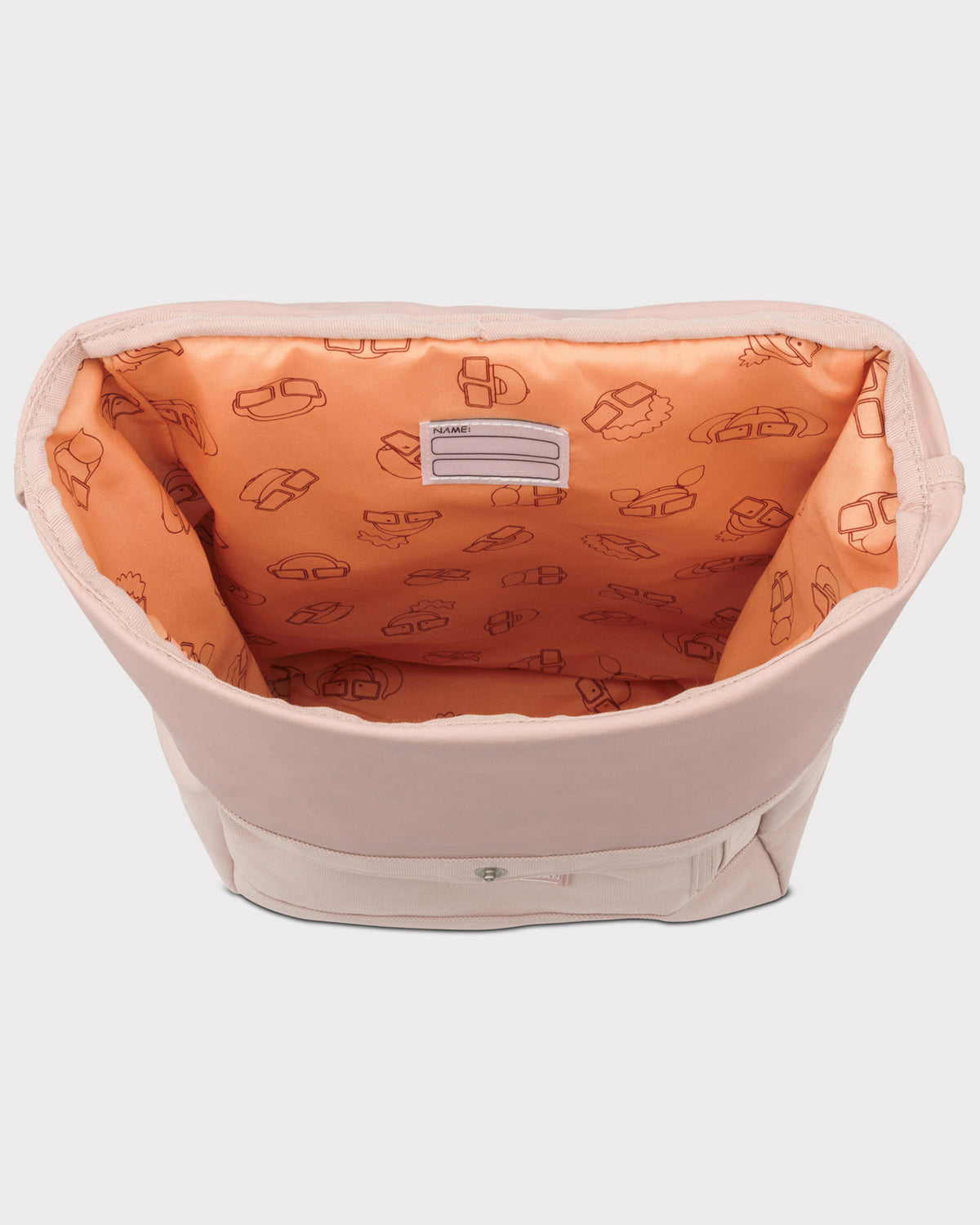 Blick von oben in den rosa Rolltop Kinderrucksack 'Aaron' mit rotem Stoffkrokodil, zwei Büchern, grünem Trinkbecher und rosa Brotdose