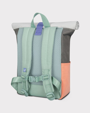 Rolltop-Kinderrucksack Aaron mit gepolsterten, mintgrünen Schulterriemen, grauem Rücken und aprikotfarbenem Seitentaschenfach