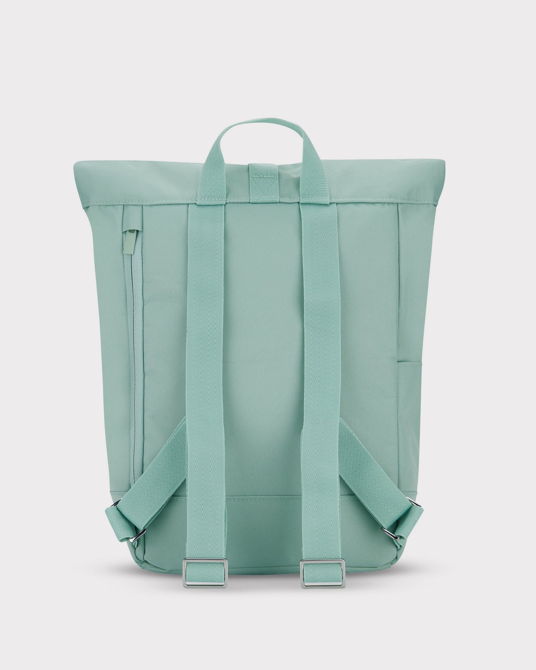 Rolltop Rucksack Robin Small in mintgrün, Rückseite mit gepolsterten Schultergurten und Trageschlaufe