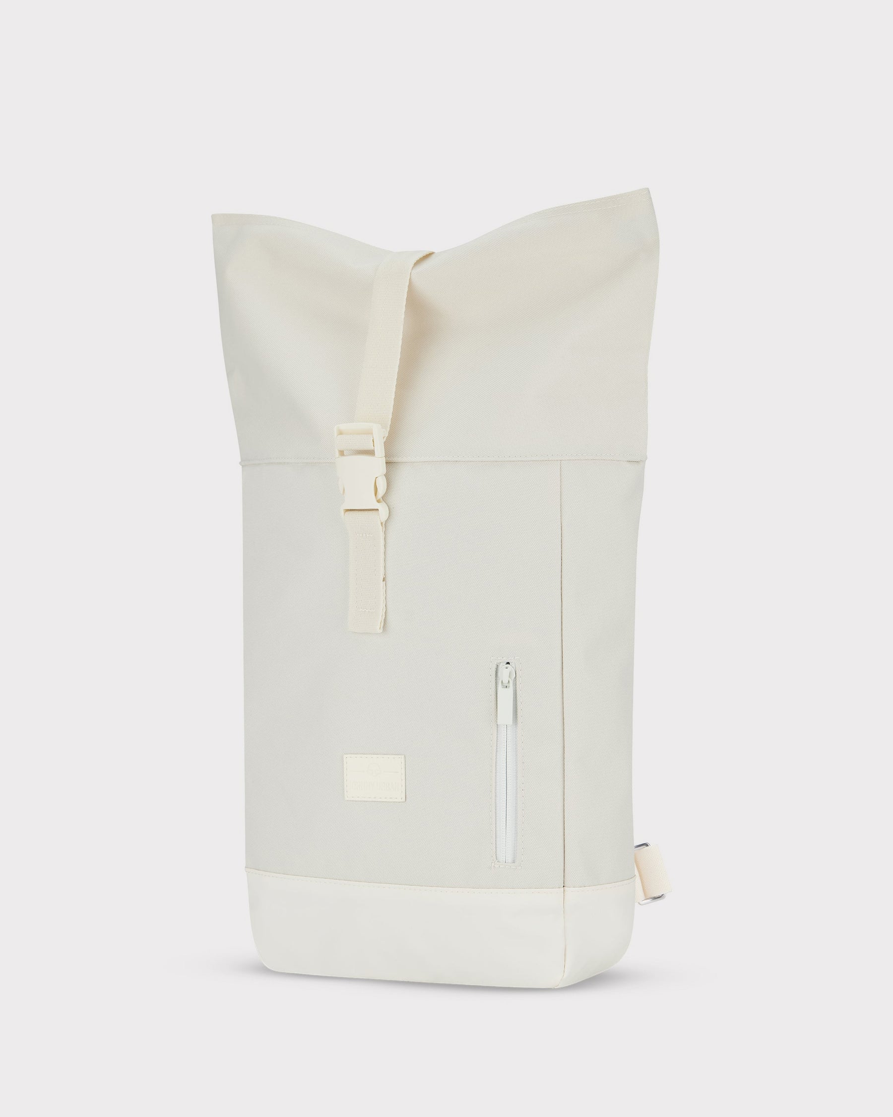 Weißer Rolltop-Rucksack Robin Small von Johnny Urban mit Frontreißverschlusstasche