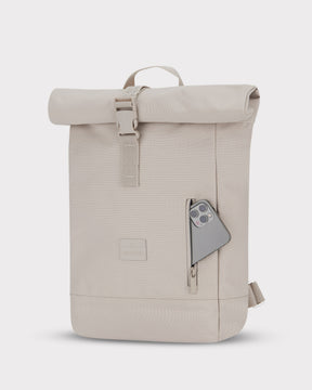 Beiger Johnny Urban Rolltop-Rucksack 'Robin Small' mit seitlicher Reißverschlusstasche und Smartphone