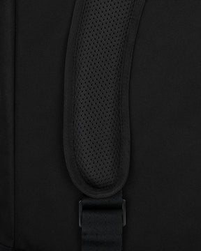 Gepolsterter Schulterriemen des schwarzen Rolltop Rucksacks 'Robin Large'