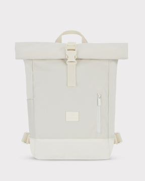 Weißer Rolltop-Rucksack 'Robin Small' von Johnny Urban mit seitlichem Reißverschluss und Schnalle vorne