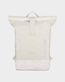 Weißer Rolltop-Rucksack 'Robin Medium' von Johnny Urban mit Frontreißverschlusstasche