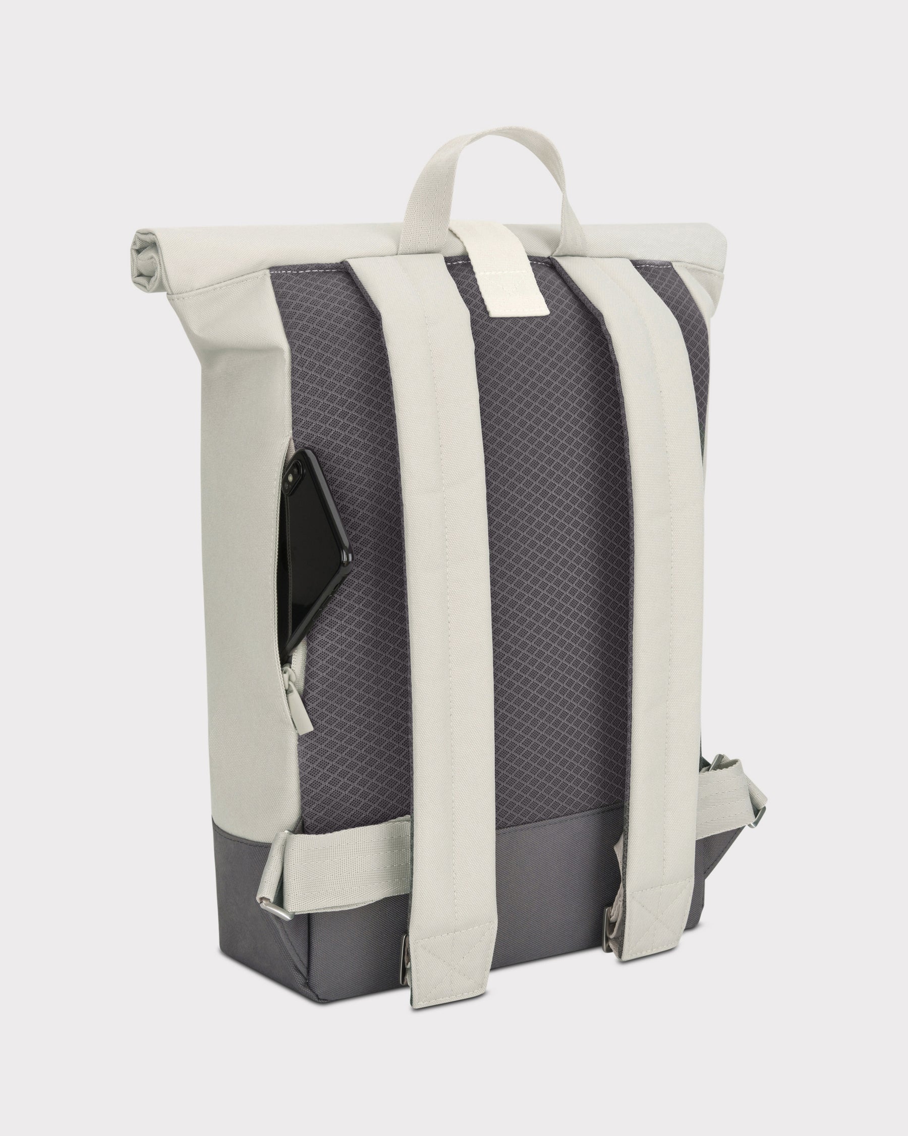 Rolltop Rucksack 'Ryan' in Beige und Grau, Rückseite mit gepolsterten Trägern und seitlicher Reißverschlusstasche mit Smartphone