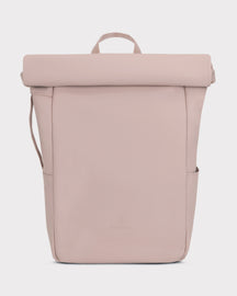 Rolltop Rucksack Henry von Johnny Urban in zartem Rosa mit schlichtem Design und Tragegriff oben