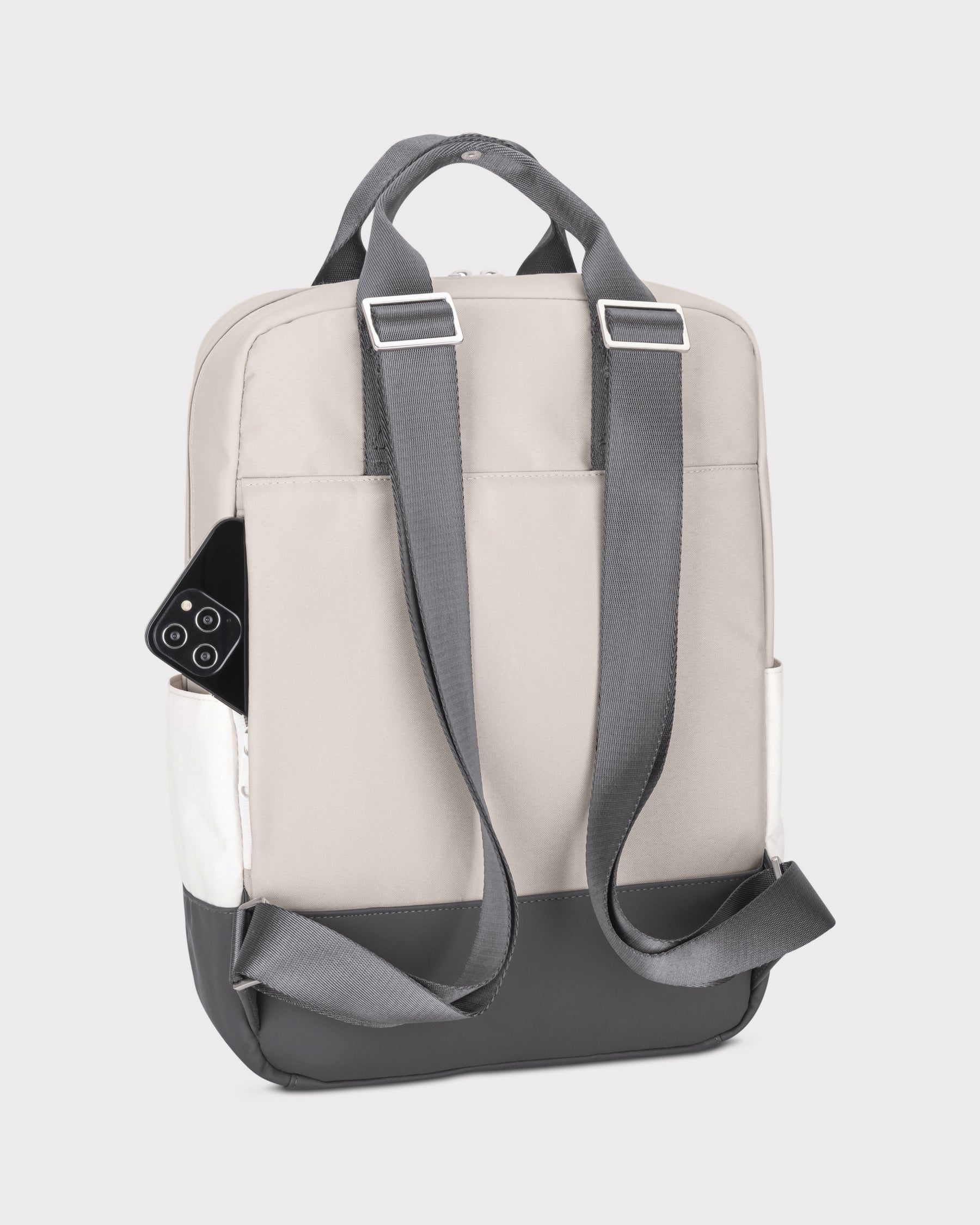 Rucksack 'Jona Large' in Beige und Grau mit verstellbaren Trägern und Smartphone in Seitentasche