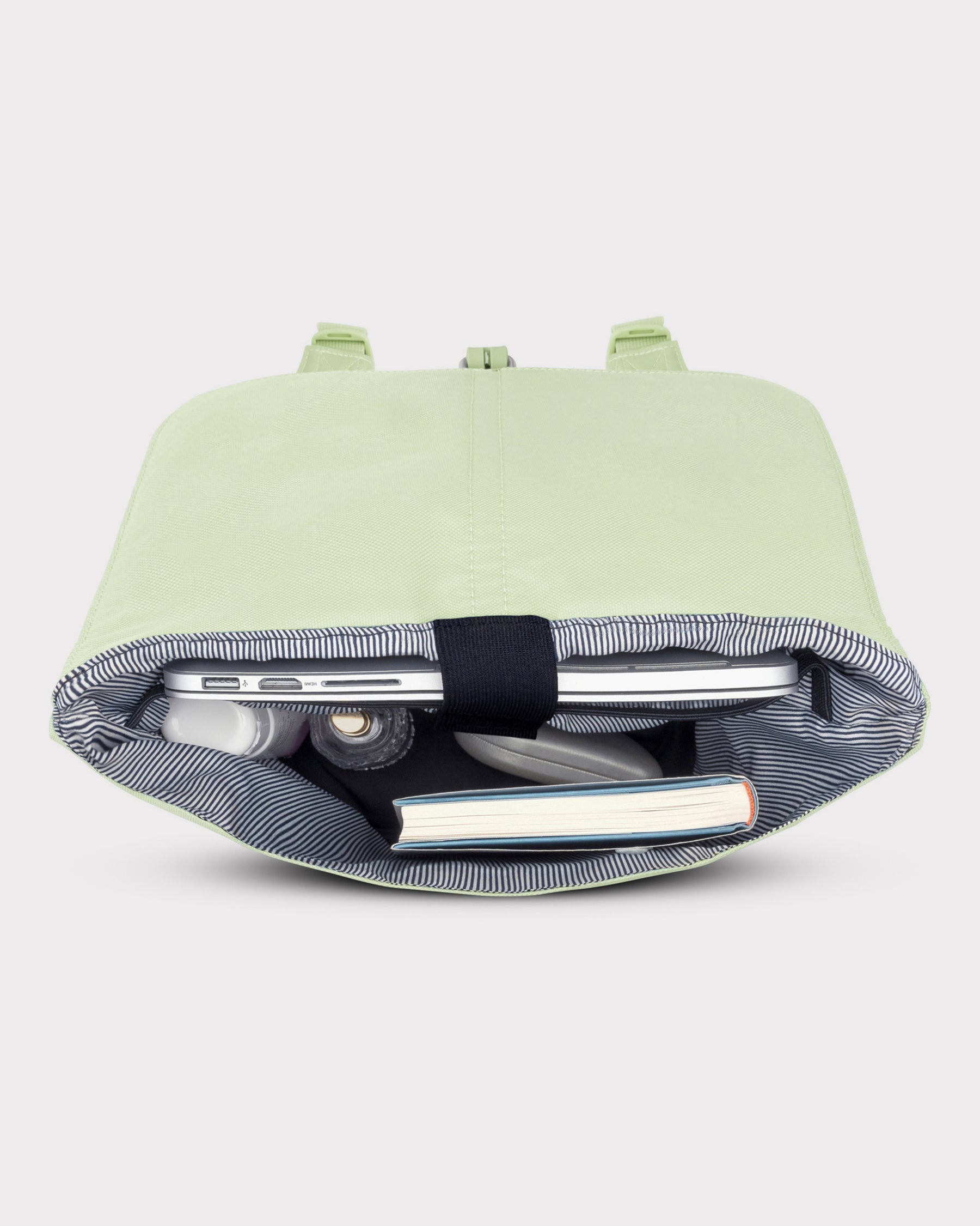 Heller Damenrucksack 'Mia' in Lime mit gestreiftem Innenfutter, gefüllt mit Laptop, Buch und Alltagsgegenständen