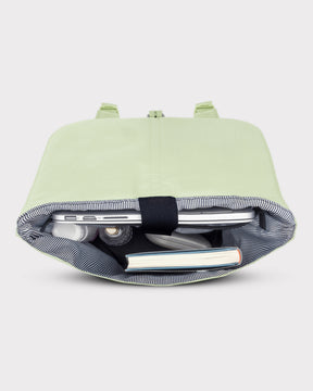 Heller Damenrucksack 'Mia' in Lime mit gestreiftem Innenfutter, gefüllt mit Laptop, Buch und Alltagsgegenständen