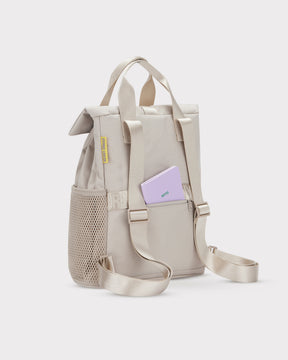Beiger Damenrucksack 'Jules' von Johnny Urban mit Netzseitentasche und Notizbuch in Rückentasche