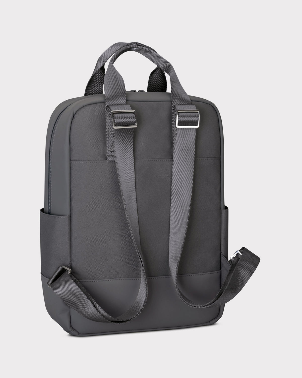 Grauer Rucksack 'Jona Medium' mit verstellbaren Schulterriemen und seitlichen Taschen
