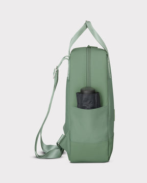 Grüner Rucksack 'Jona Small' mit Außentasche und verstellbaren Schultergurten
