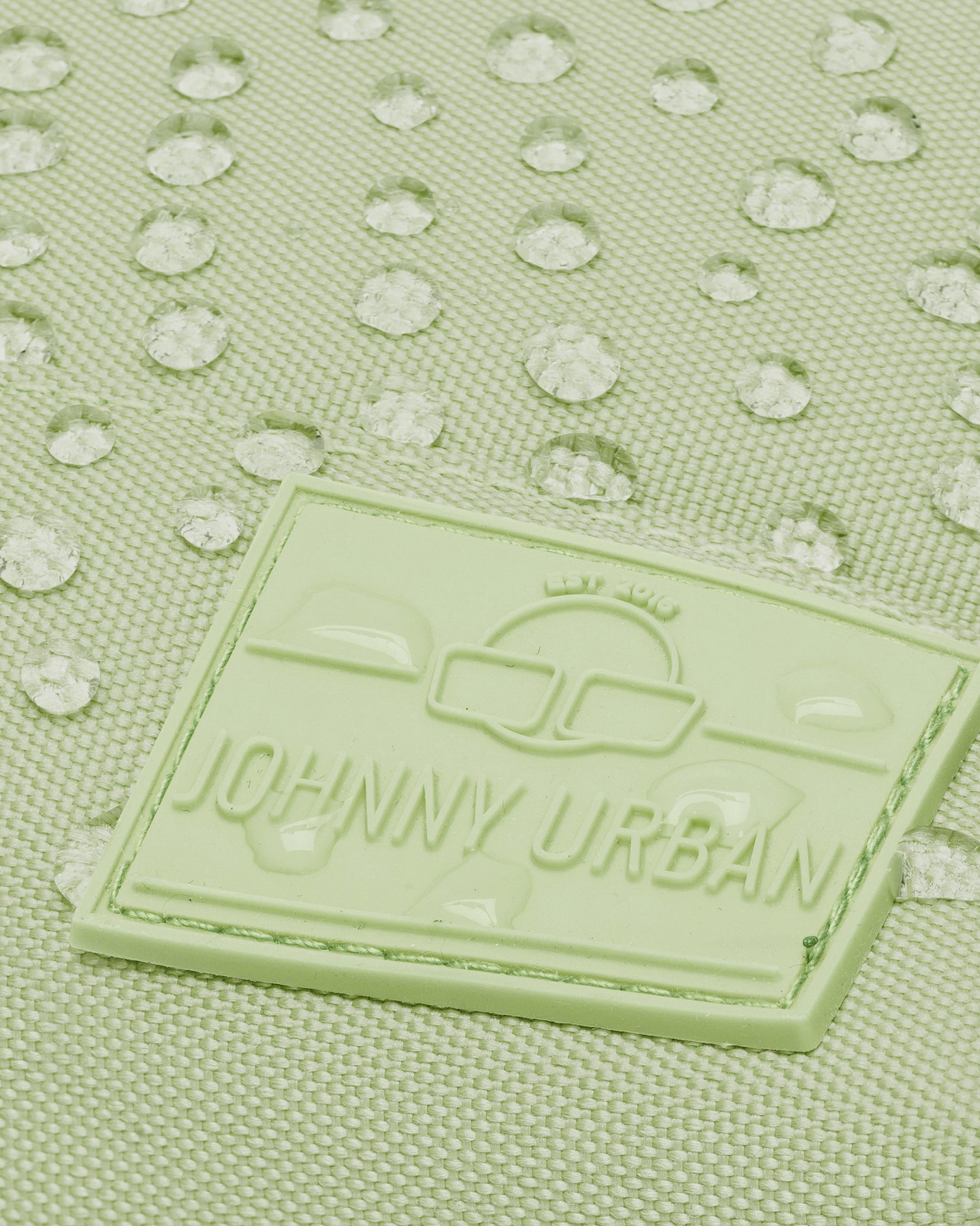 Wasserabweisendes Material mit Naht und Johnny Urban Logo auf limefarbenem Damenrucksack "Mia"