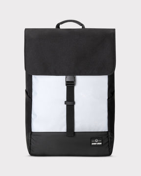 Rucksack 'Mika' von Johnny Urban in Schwarz und Weiß mit Klappe und Schnallenverschluss