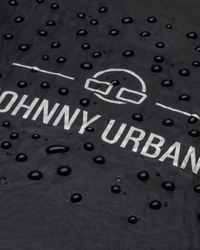 Johnny Urban Regenschutzhülle 'Bo L' in Schwarz mit Wasserperlen auf der Oberfläche
