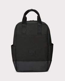 Schwarzer Johnny Urban Rucksack 'Jona Small' mit zwei Tragegriffen und Seitenfächern