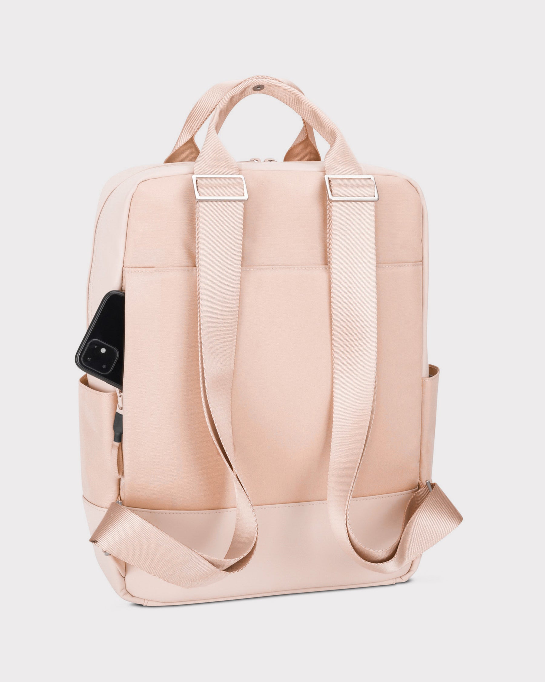 Rucksack Jona Large in Rosa mit zwei verstellbaren Trägern und seitlichen Taschen, eine mit Smartphone