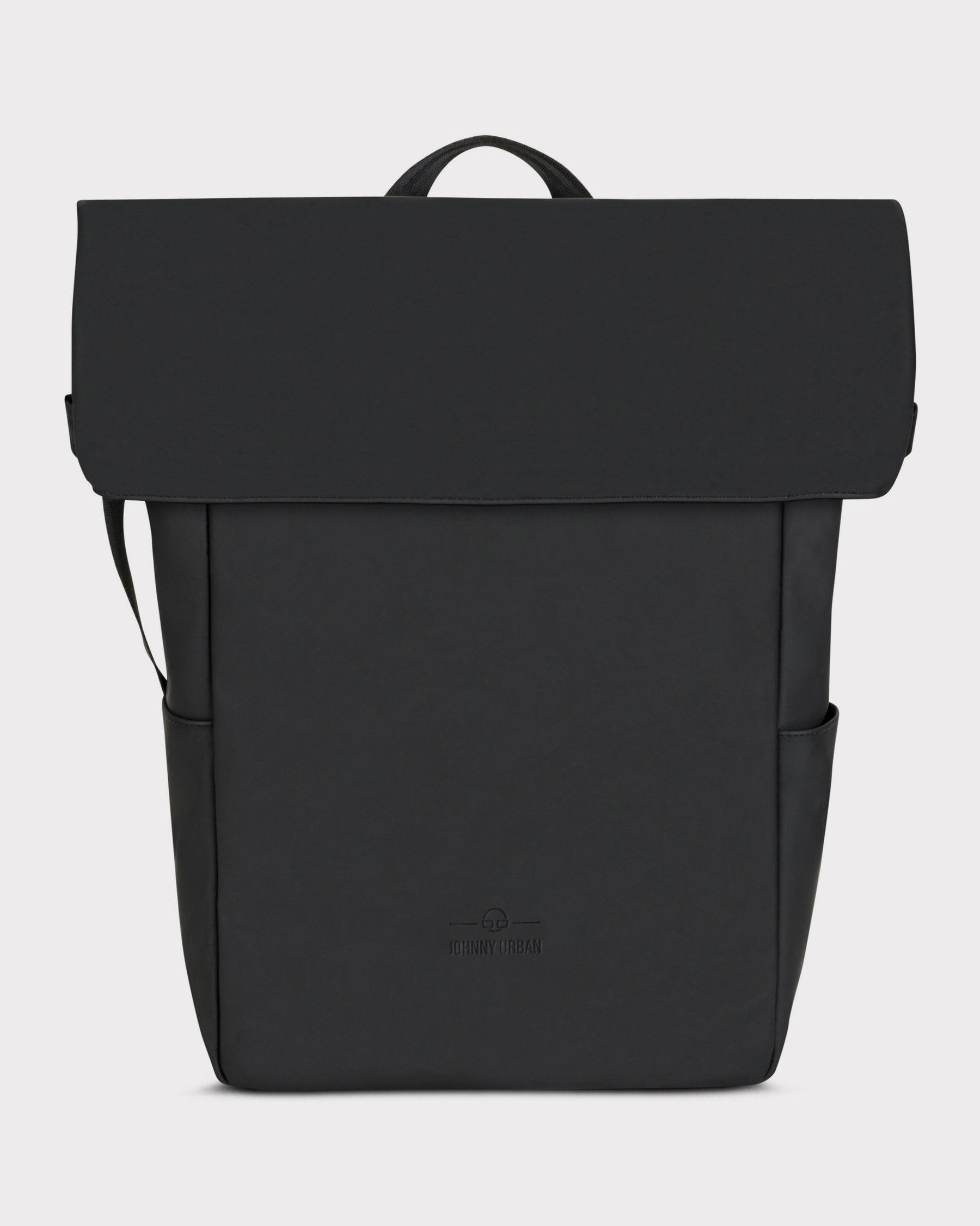 Schwarzer Rolltop-Rucksack 'Henry' von Johnny Urban mit zwei seitlichen Taschen