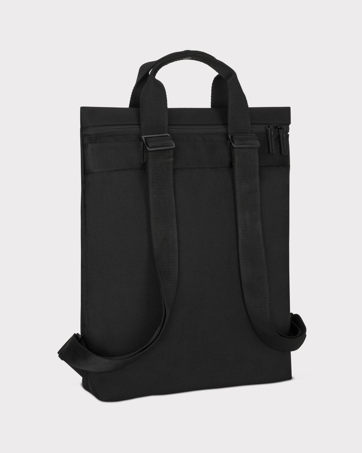 Schwarzer Rucksack 'Ivy' von Johnny Urban mit verstellbaren Schultergurten und Tragegriff