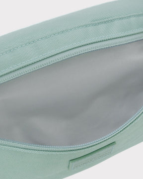 Offene mintgrüne Bauchtasche 'Erik Small' mit grauem Innenfutter aus Textil