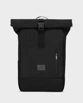 Schwarzer Rolltop Rucksack 'Robin Medium' von Johnny Urban mit Frontreißverschluss und Logo-Patch