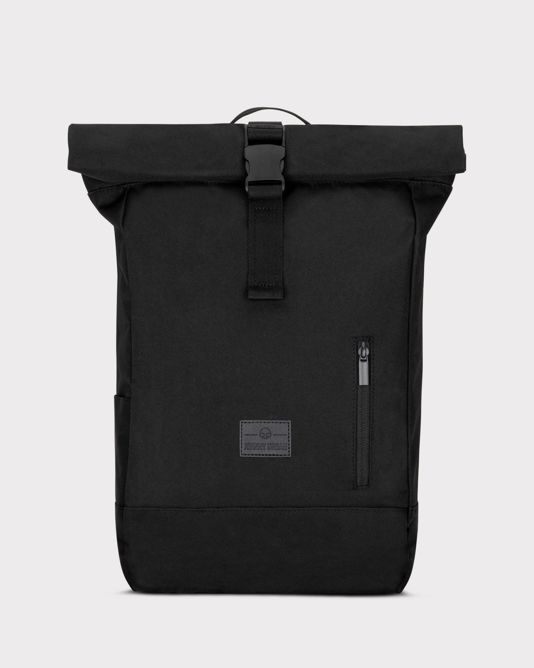 Schwarzer Rolltop Rucksack 'Robin Medium' von Johnny Urban mit Frontreißverschluss und Logo-Patch
